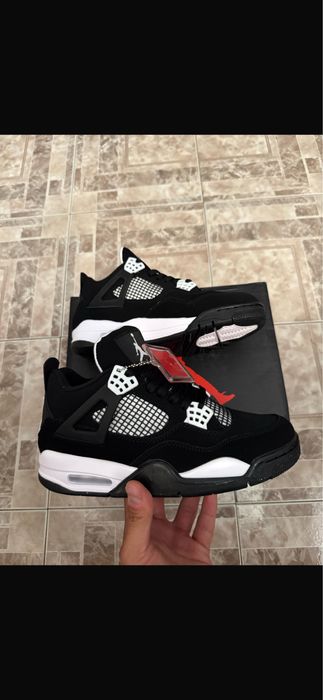 Air Jordan 4 Retro Thunder