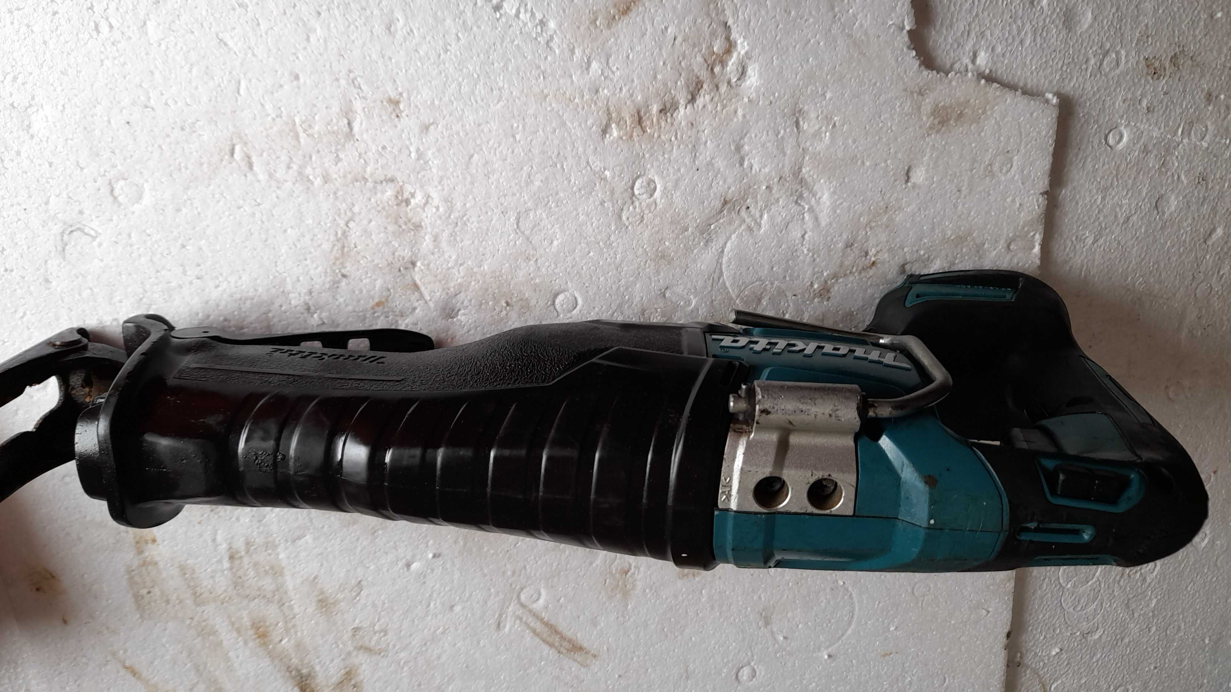 corp ferstrau sabie  makita18v defect