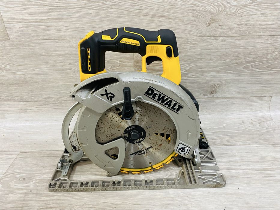 Circular Dewalt DCS572