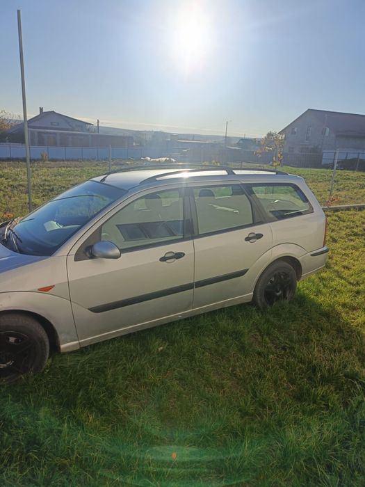 Vând Ford focus 1.6 benzina