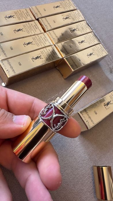 Ruj Yves Saint Laurent cod 106  10 bucati - pret 100 lei bucata FIX