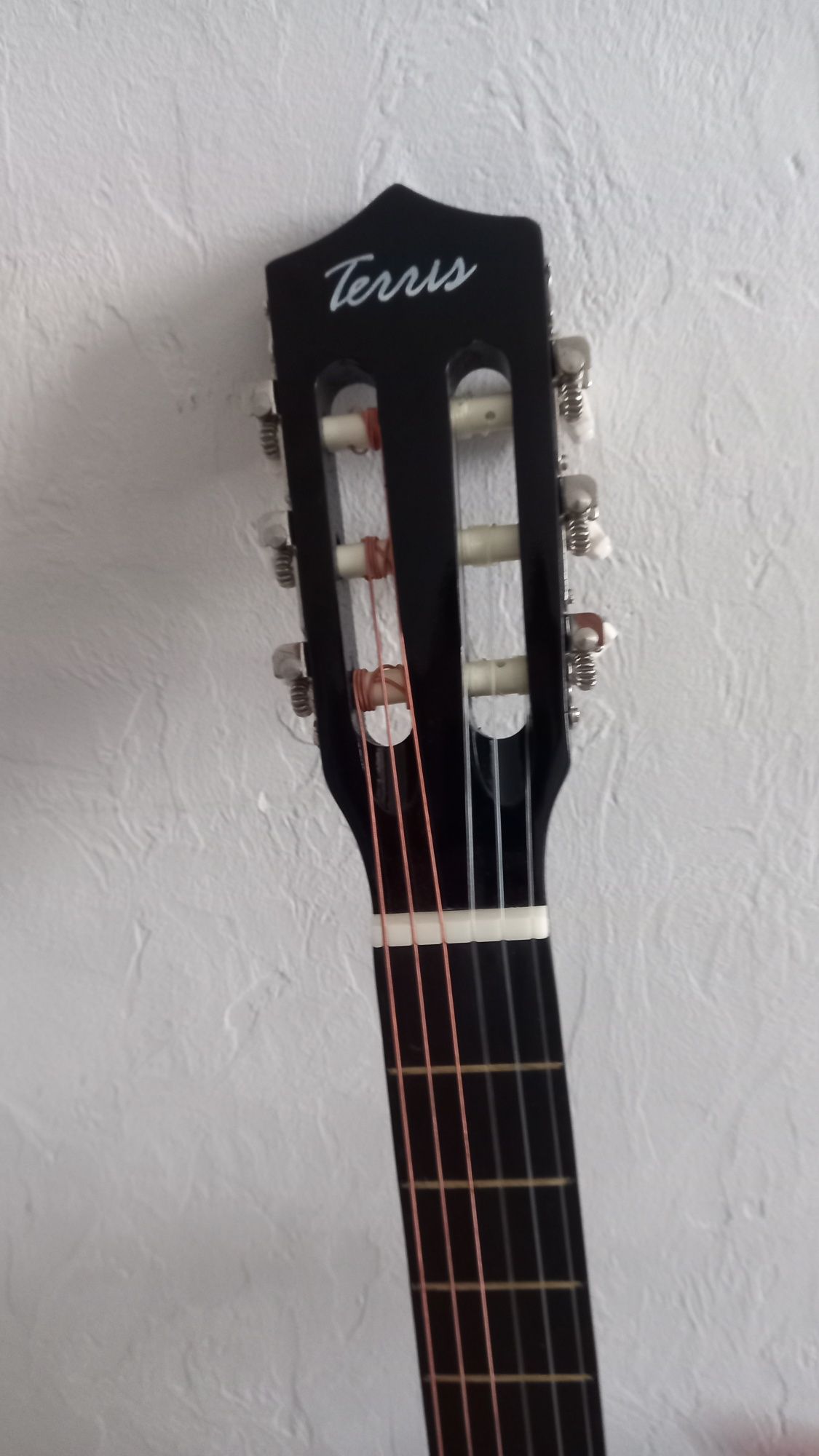 Классическая  акустическая Гитара, с чехлом и самоучиьелем в комплект