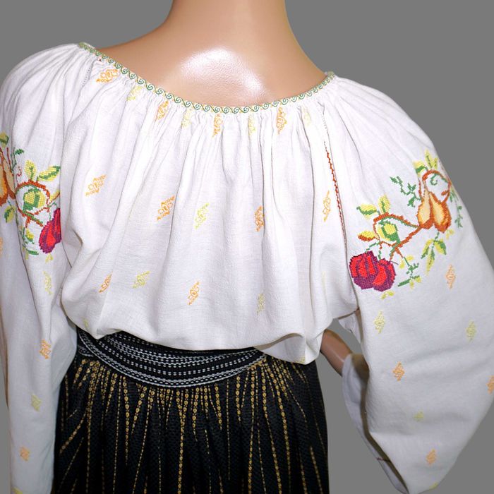 Costum popular autentic, vechi , oltenesc cu valnic masura M-L