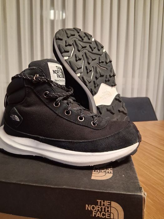 Зимни апрески на марките Тhe North Face ; Adidas Terrex ; H&M