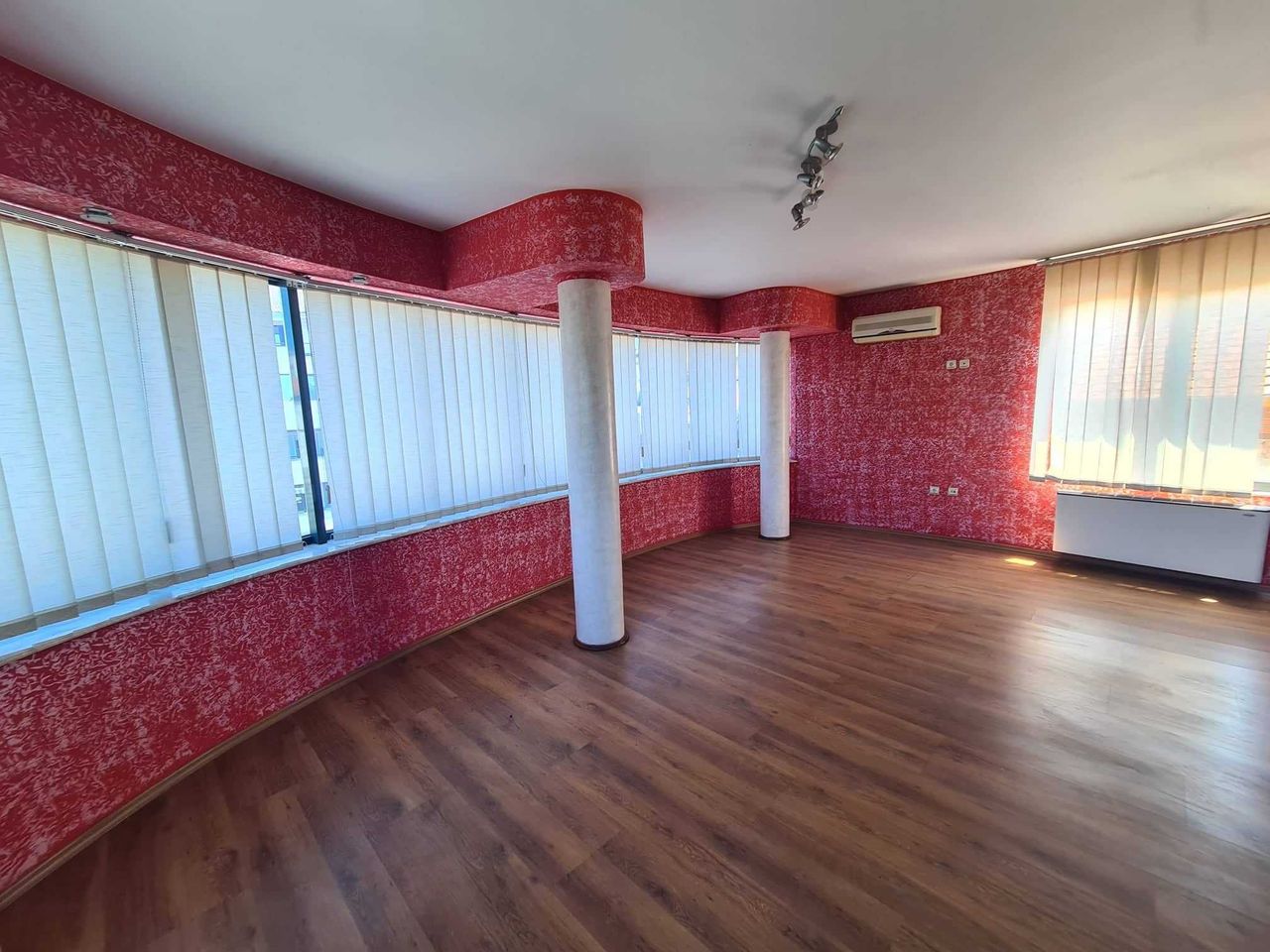 Продава се Магазин в Хасково, Училищни - 300 кв.м за 4 €/кв.м - Снимка #14