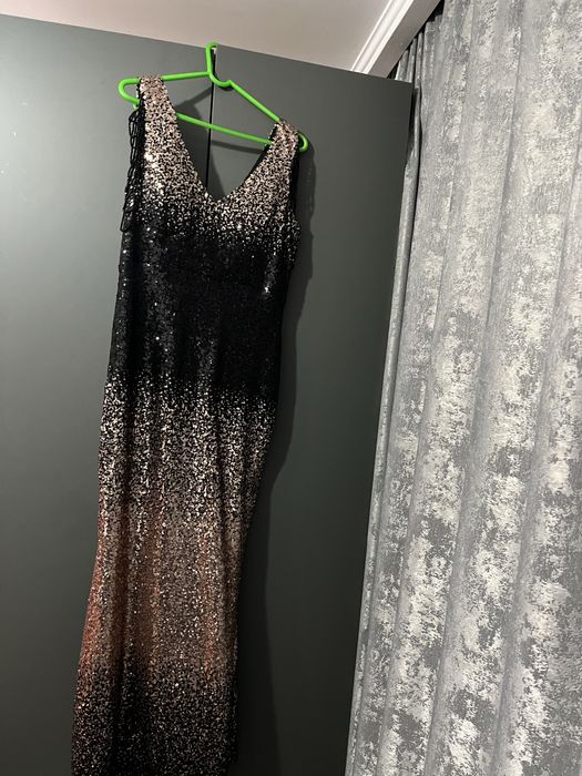 Rochie neagra cu auriu