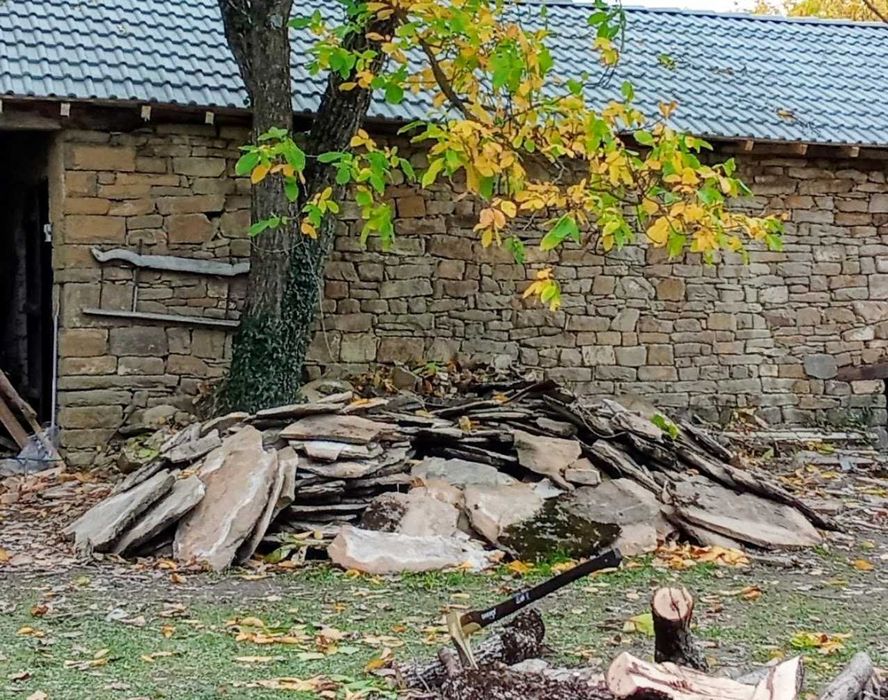 Каменни плочи от покрив