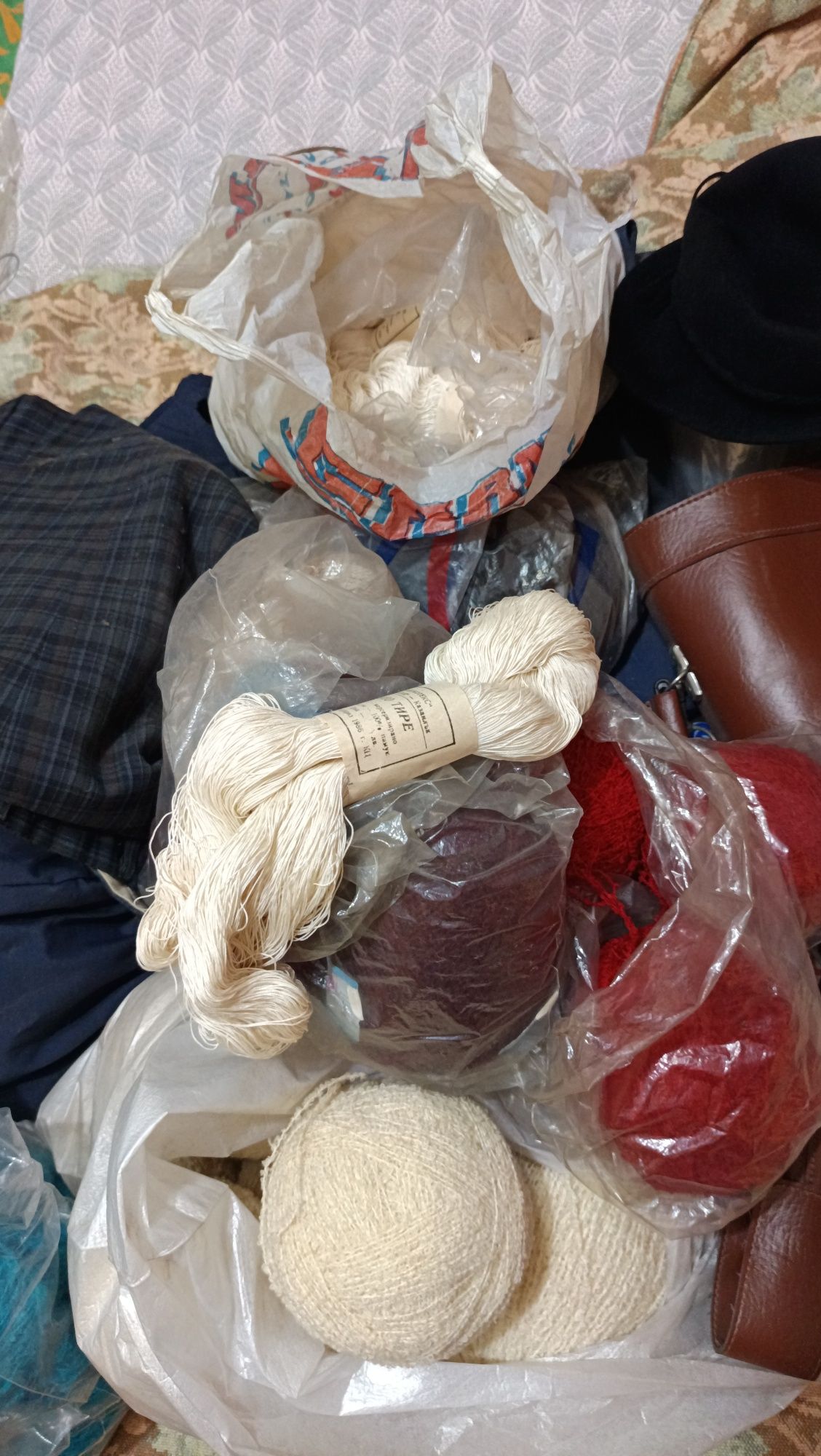 Продавам прежди от вълна,памук