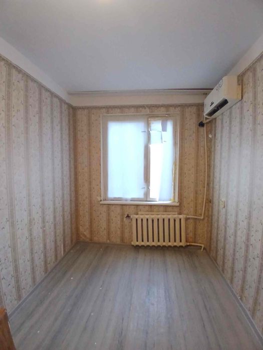 Uy sotiladi 3 xona 3 etaj 5 etajli ,sakson magazin yonidagi dom