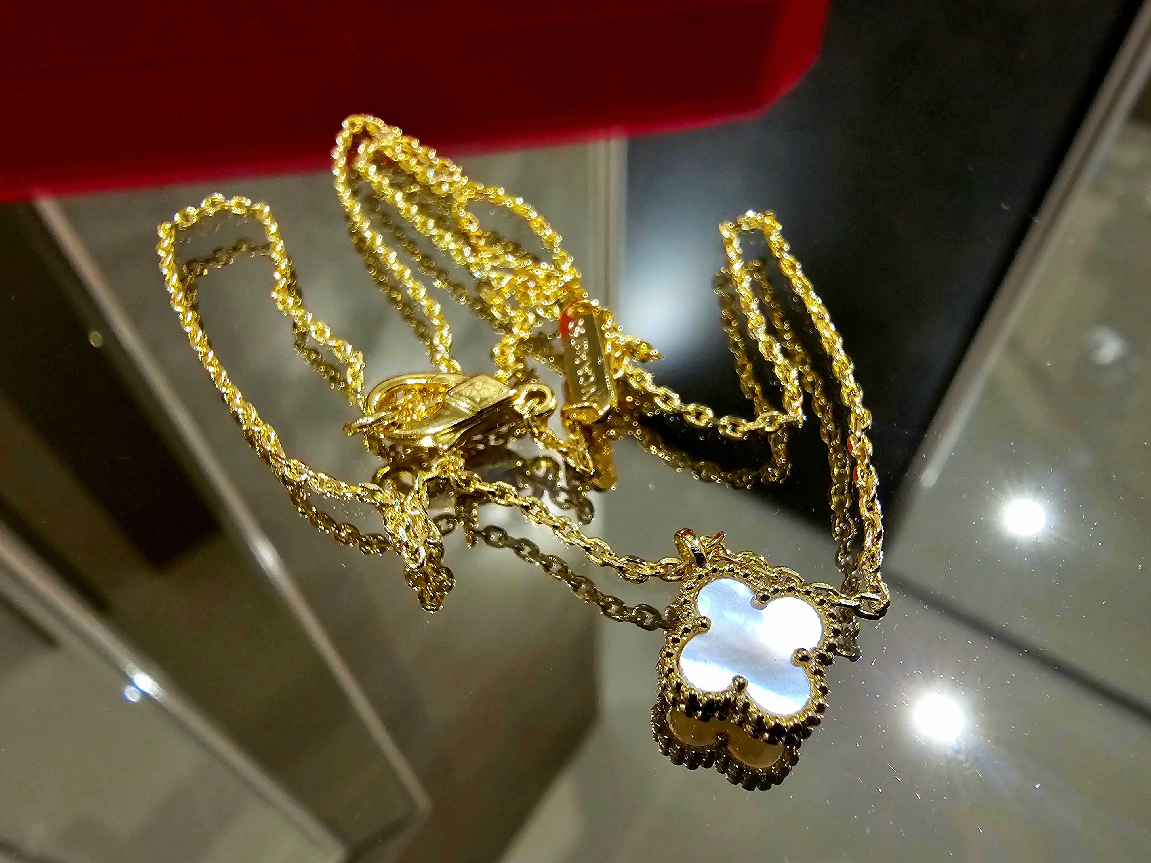 Van Cleef & Arpels VCA Gold Mother Pearl Sweet Alhambra Дамско Колие