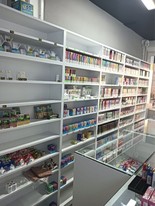 Rafturi/vitrine magazin