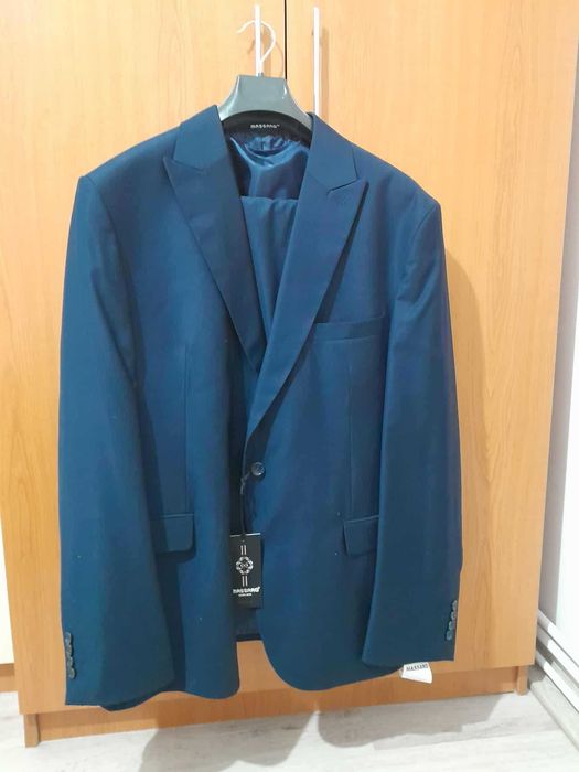 Costum nou nouț cu eticheta