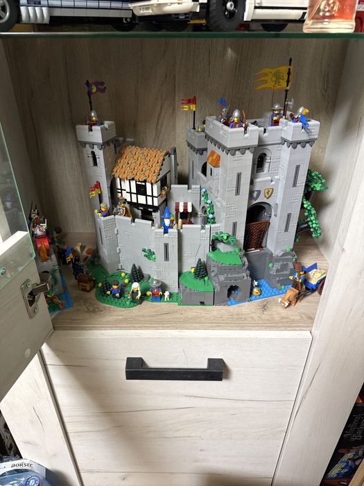 Vand Lego castle  cod 10305