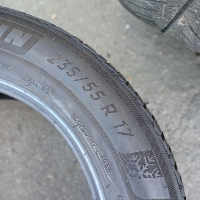 235 55 17 Michelin 4бр зимни дот 20