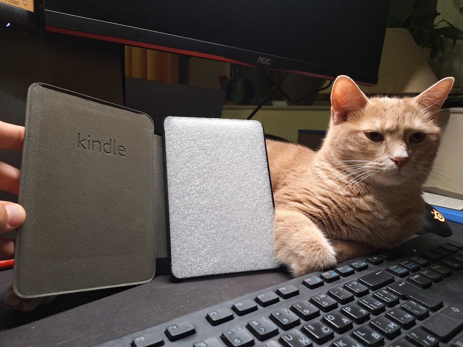 Kindle 11th gen + калъф + опаковките