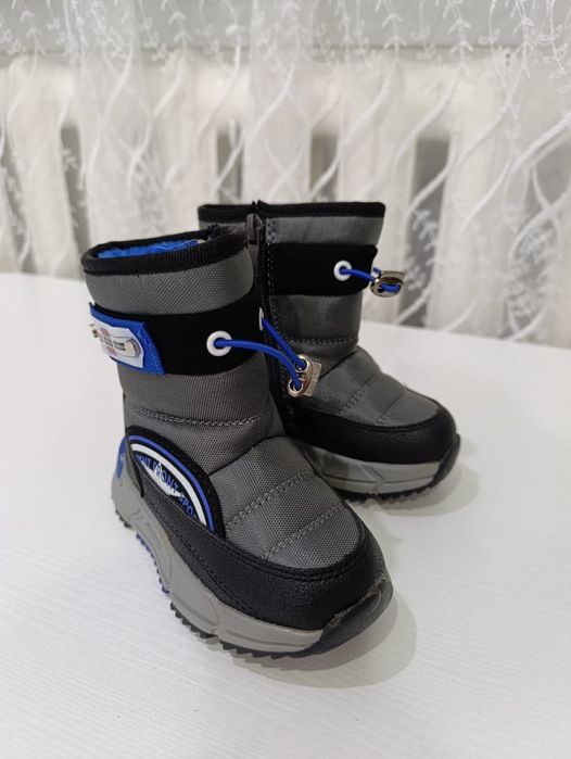 Продам новые зимние детские сапожки