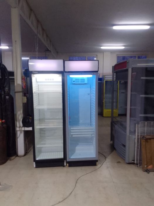 Витринный холодильник / Холодильник
