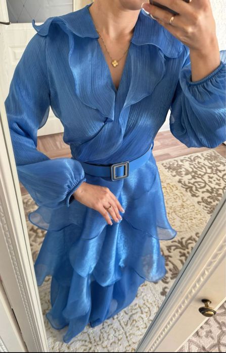 Платье, одевали 1-2 раза