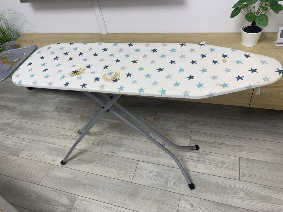 Masa de calcat cadru din metal