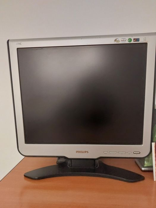 Vând laptop Toshiba și calculator (unitate,tastatura,monitor)