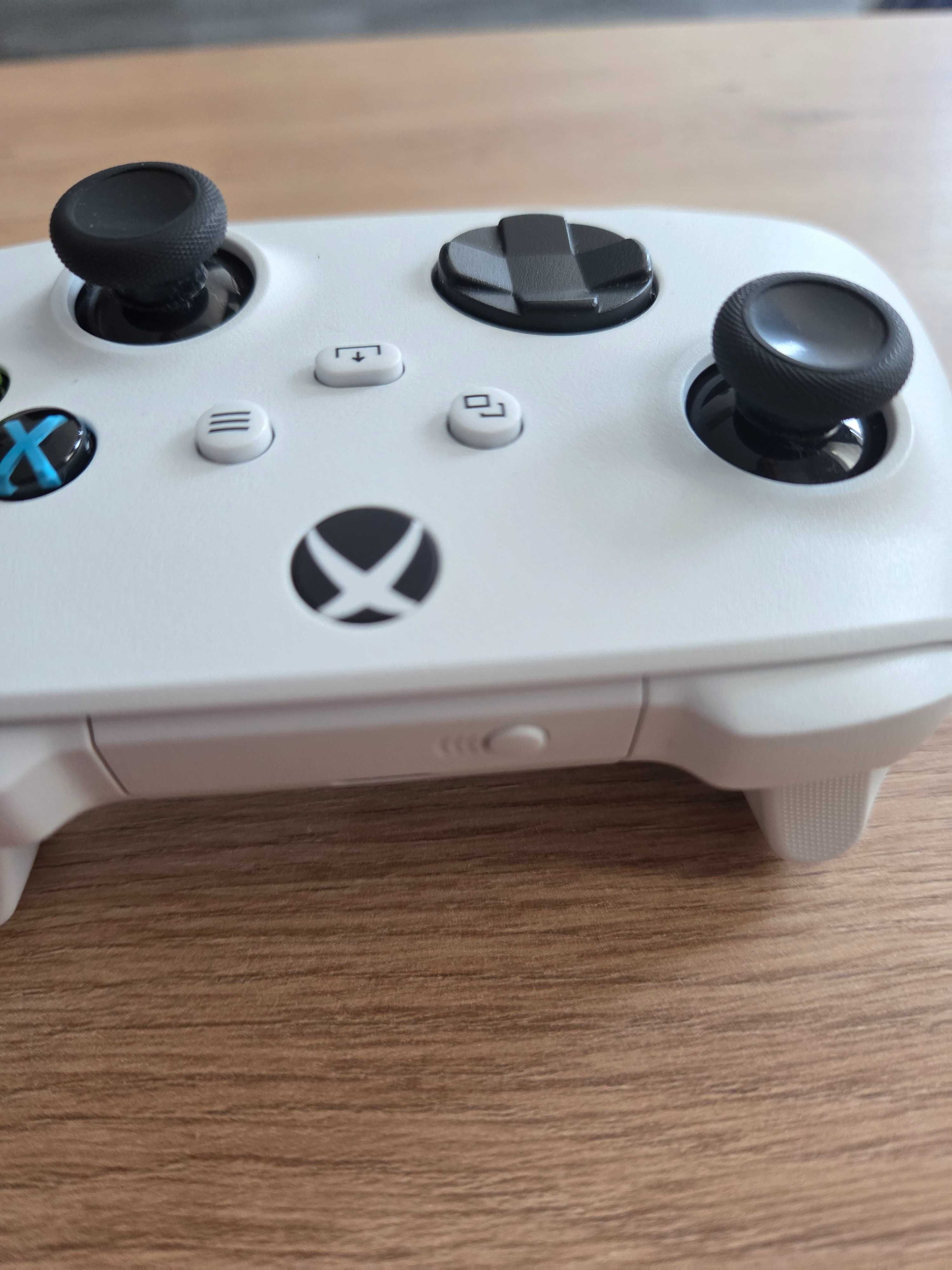 Controller maneta Xbox Series originala impecabila.