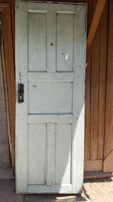 Ағаш есік сатылады