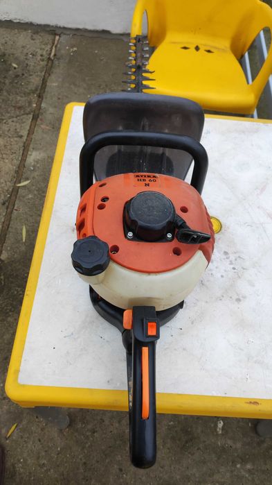 Foarfeca gard viu benzina Atika HB 60 N si Bosch AHS 55-20 LI