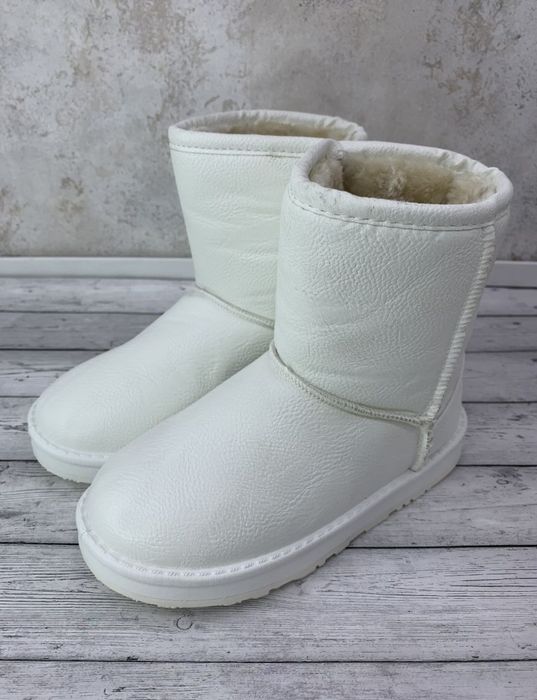 Продам новые угги на девочку