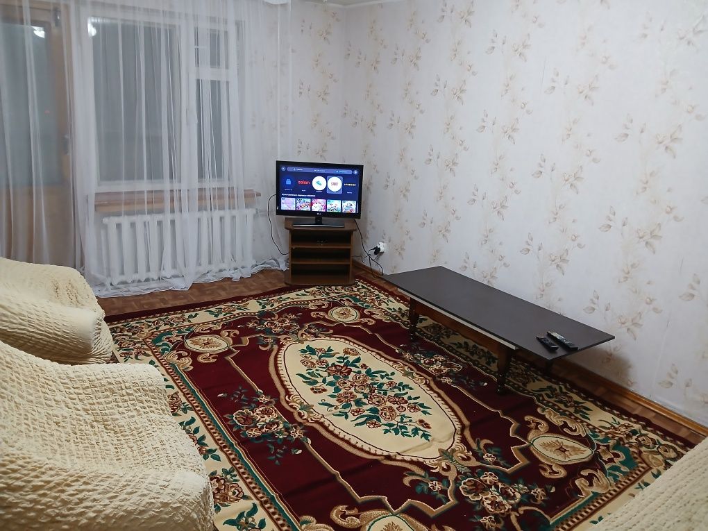 Сдам 2-х комнатную квартиру посуточно в центре, уютно и тепло .