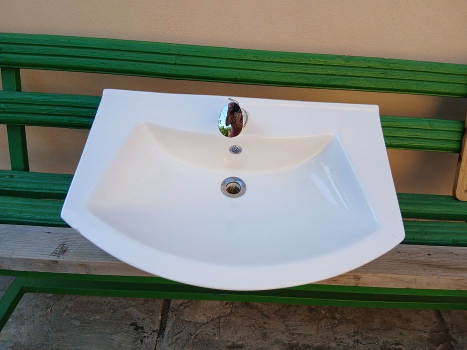 Lavoar baie, echipat cu baterie, racorsuri flexibile