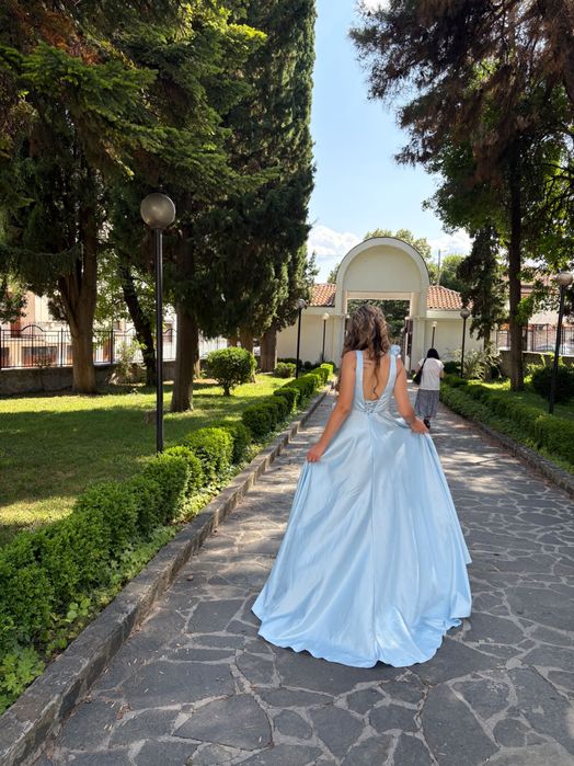 Дамска рокля в синьо