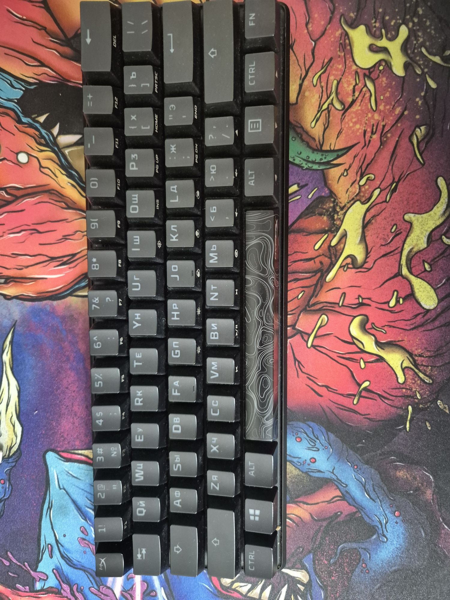 клавиатура hyperx б/у использовалась год / 1.5 , не работает 1 клавиша