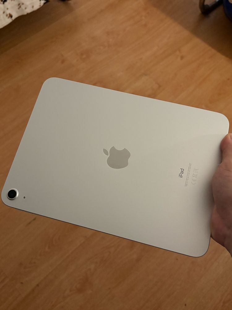 Ipad 10th Generation 64GB + Logitech Combo Touch