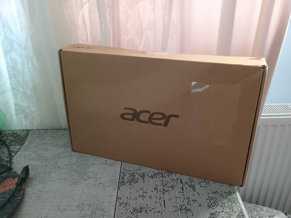 Ultrabook 15" Ryzen 7520u, in garantie; Bateria - 8h~, 512GB / 16Gb
