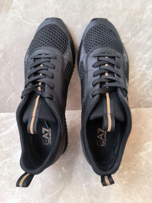 EA7 Empori Armani номер 42