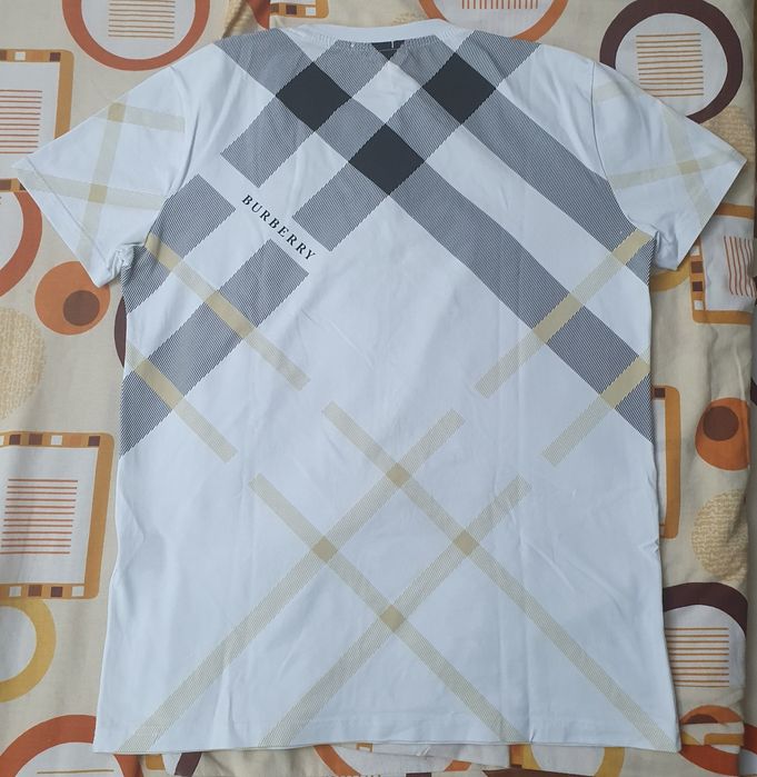Vând tricou Burberry