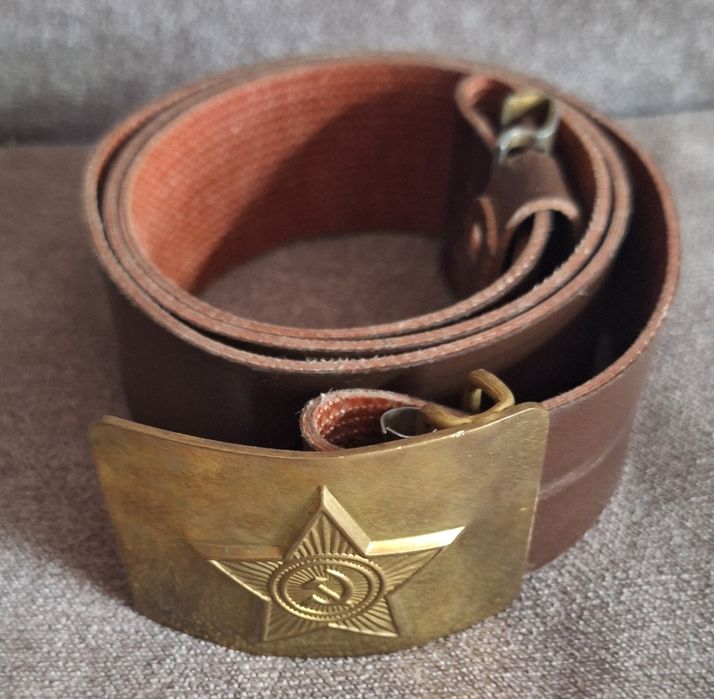 Ремень военный со звездой.