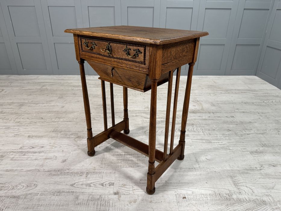 Конзолна маса - шкафче за шиене Д1099