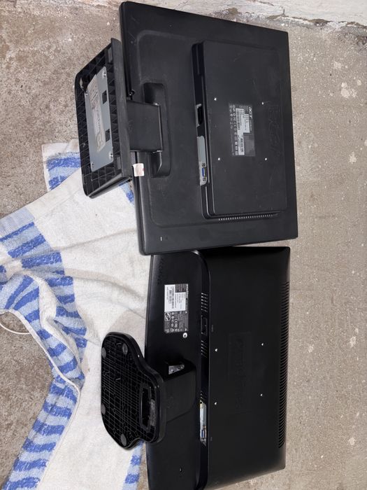 Vând 2 monitoare VGA: Acer + eMachines, stare bună, cabluri incluse