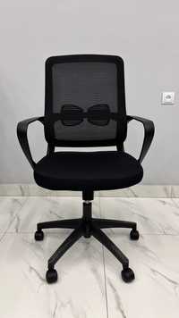 Офисное кресло для персонала модель clark