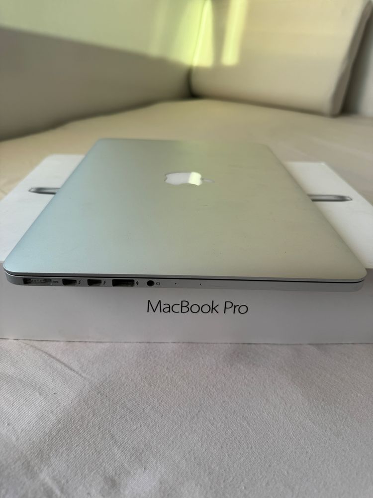 Macbook Pro 2015 13” 8GB Ram / 128GB SSD