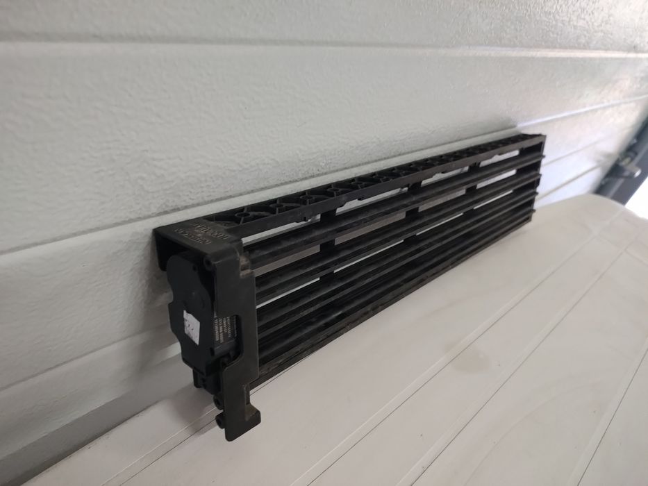 Voaleti, grila activa Megan 4