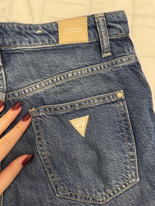 Сини дънки на Guess