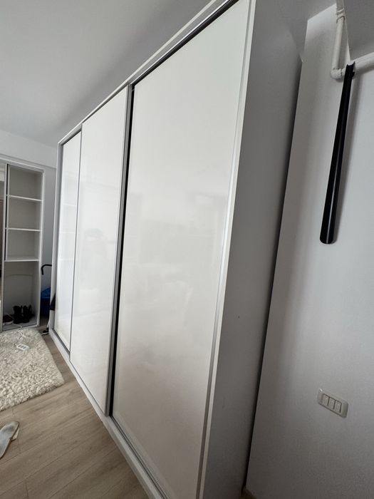 Sifonier, dressing cu usi glisante alb lucios – 2.70 x 2.60 x 0.62 m