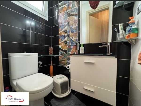 Продава се Къща в София, Люлин 9 - 230 кв.м за 2566 €/кв.м - Снимка #16