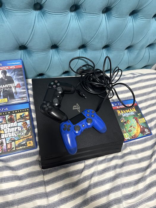 Ps 4 pro + 2 controlere