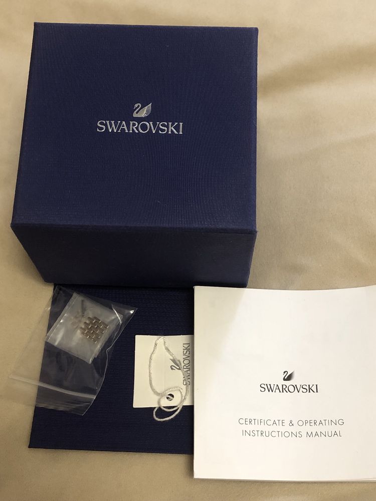 Часы Swarovski