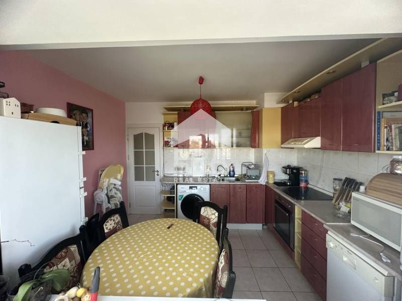 Продава се Тристаен апартамент в Русе, Родина 2 - 80 кв.м за 1249 €/кв.м - Снимка #9