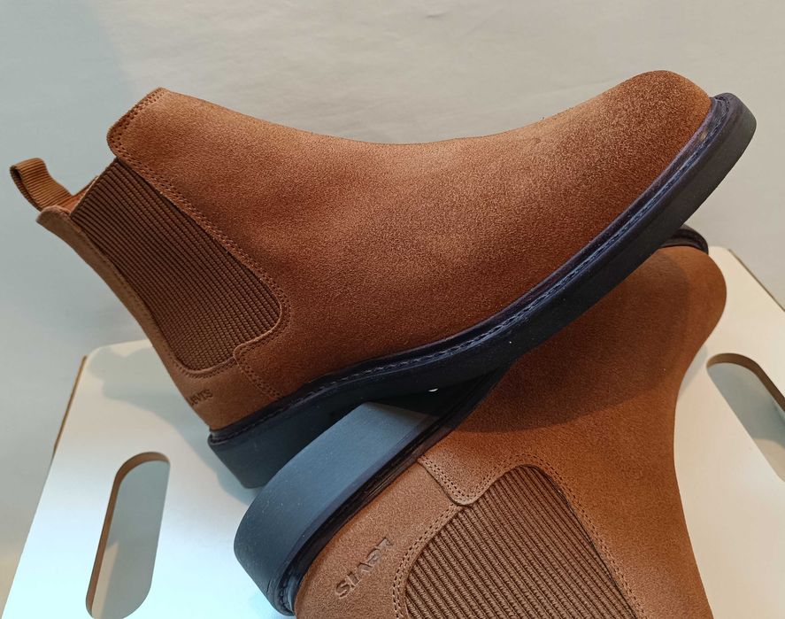 Ghete chesea 40 plain toe Levi's NOI piele naturala moale camel suede