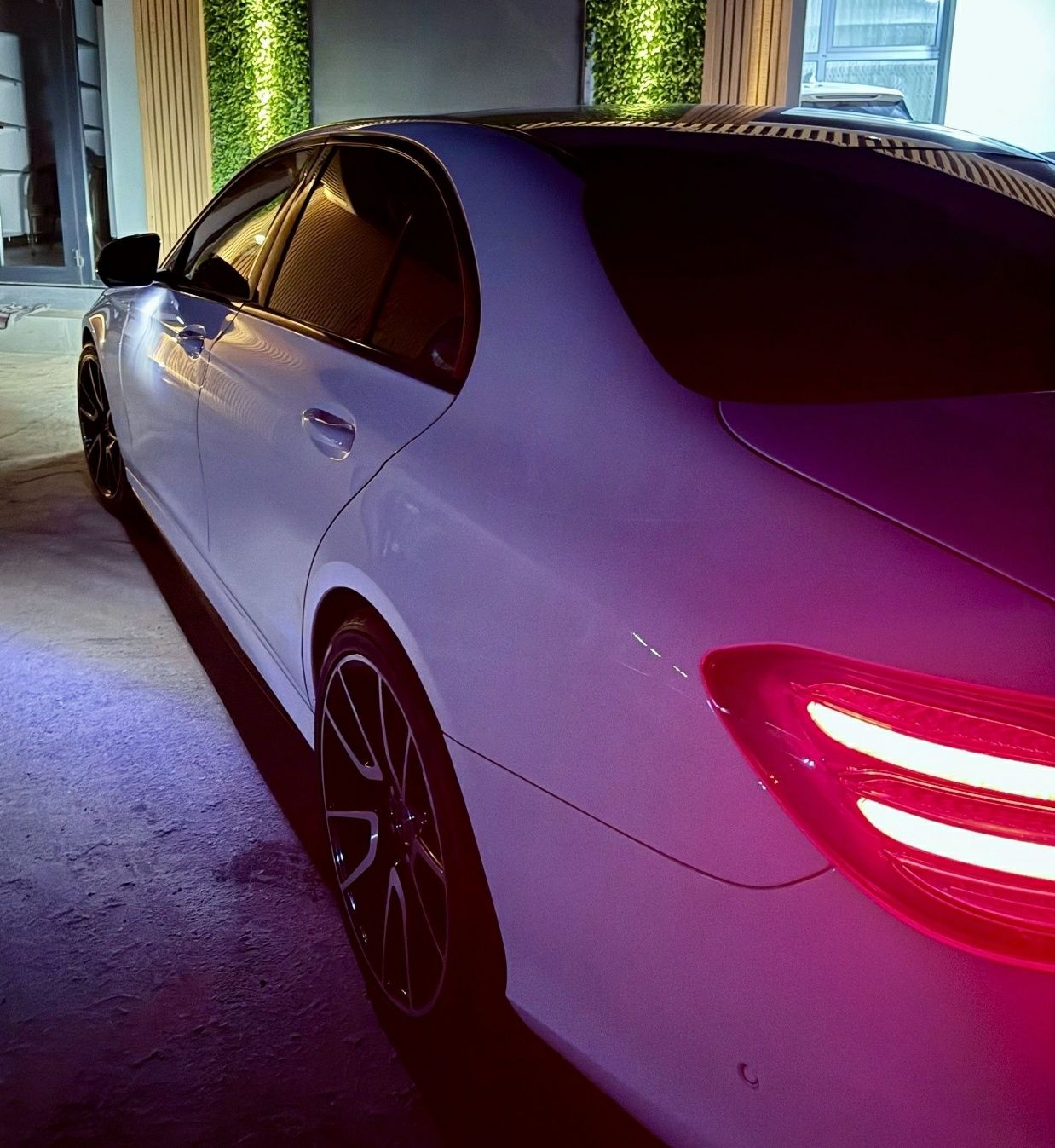 Mercedes-Benz W213 E200 Full 2018 SROCHNA SOTILADI!!